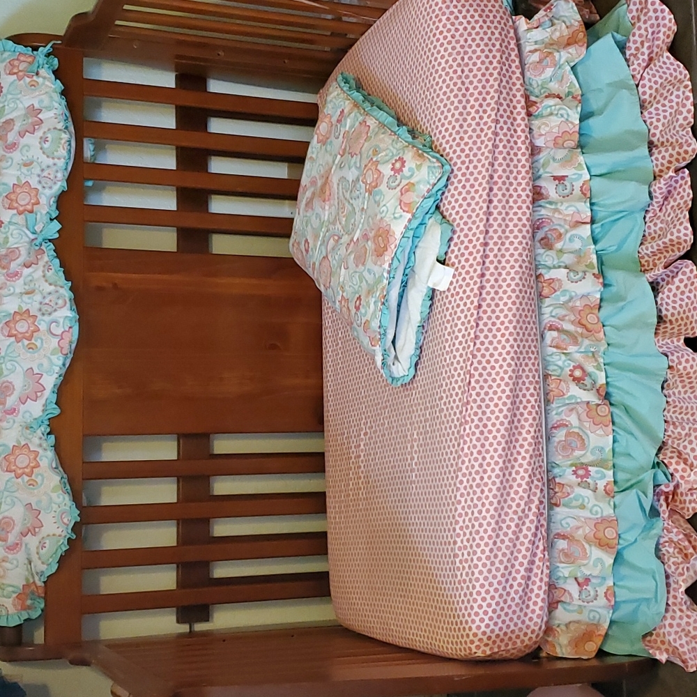 Crib Sheet, Blanket & Dust Ruffle